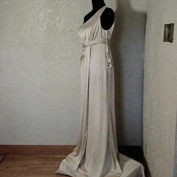 Dessy collection One Shoulder Satin Gown size 4 Regular nwt - Picture 5 of 10